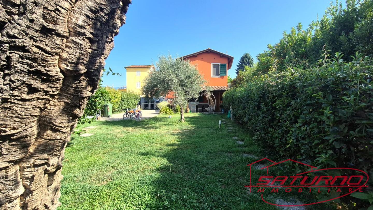 Villa con giardino, Capannori marlia