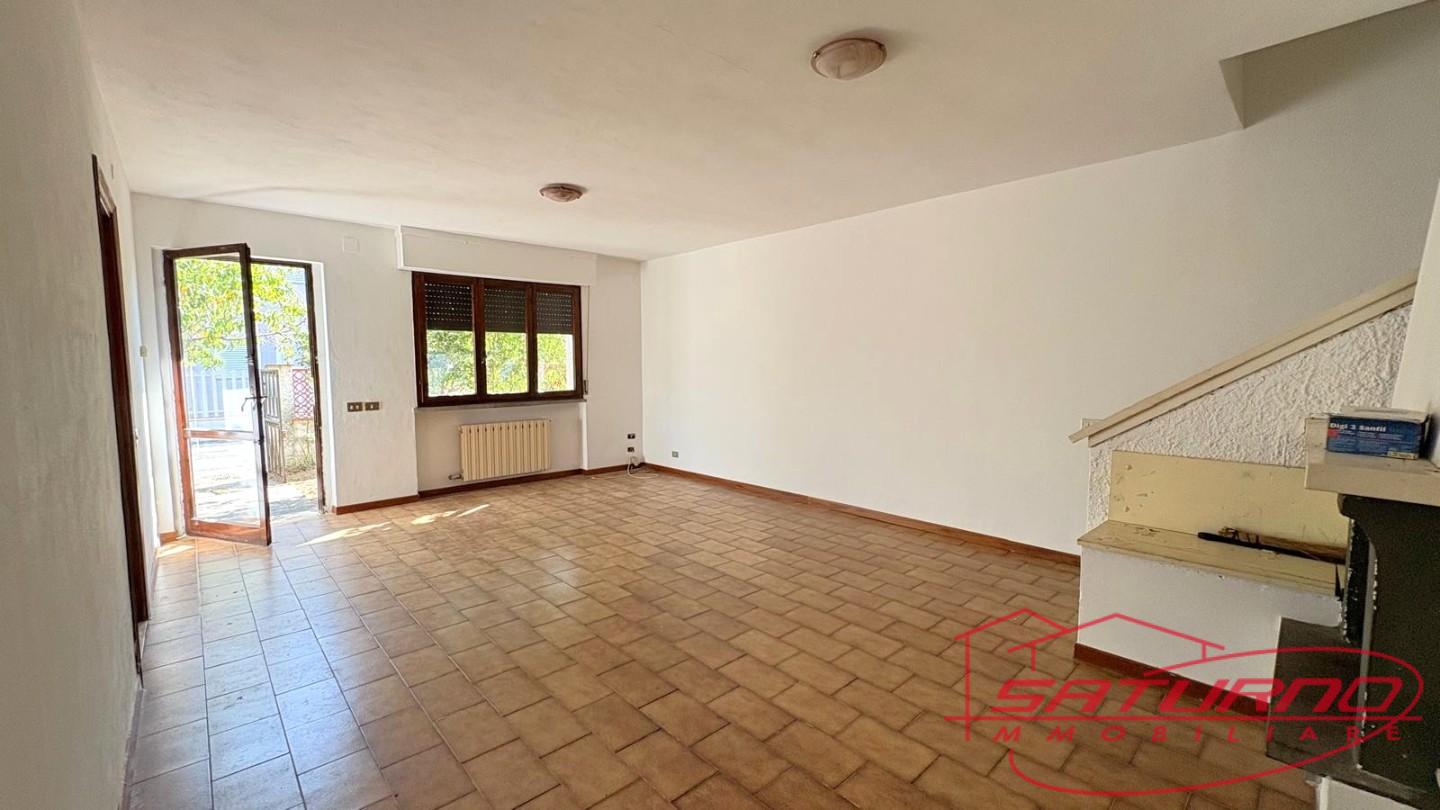Villa Bifamiliare con giardino, Lucca nave