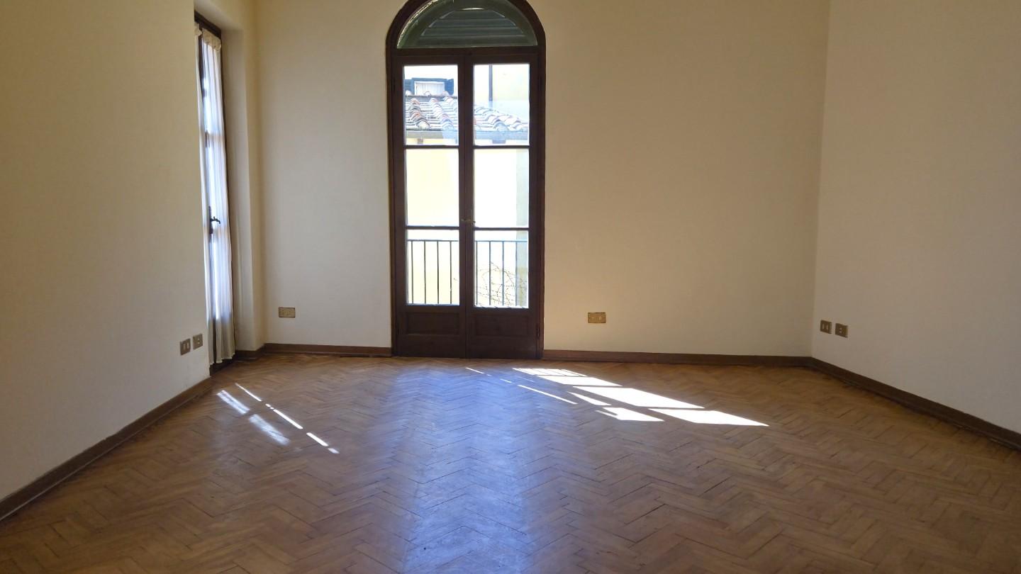 Quadrilocale con terrazzo, Lucca centro storico