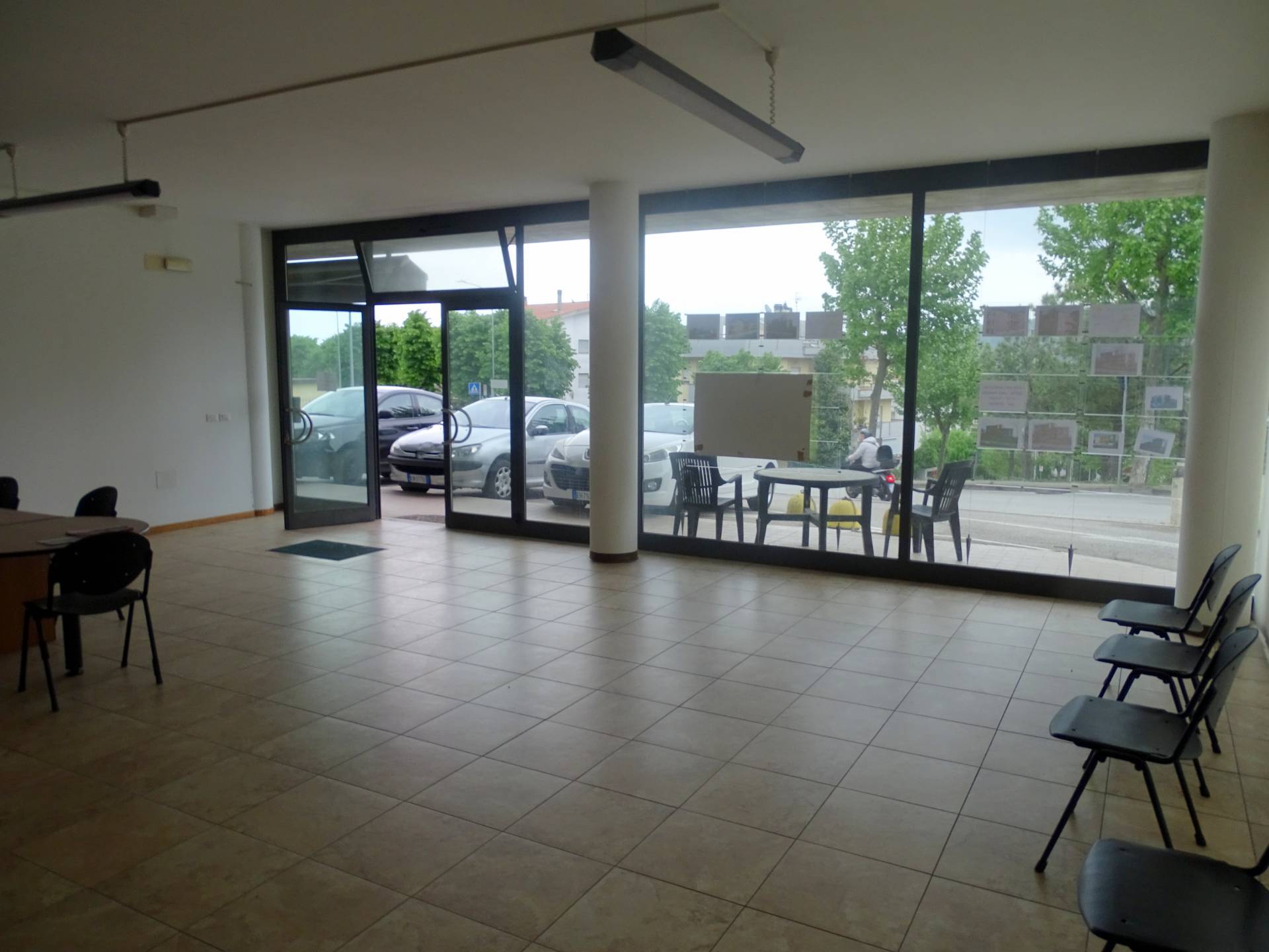 Locale commerciale in vendita a Monteprandone, Centobuchi