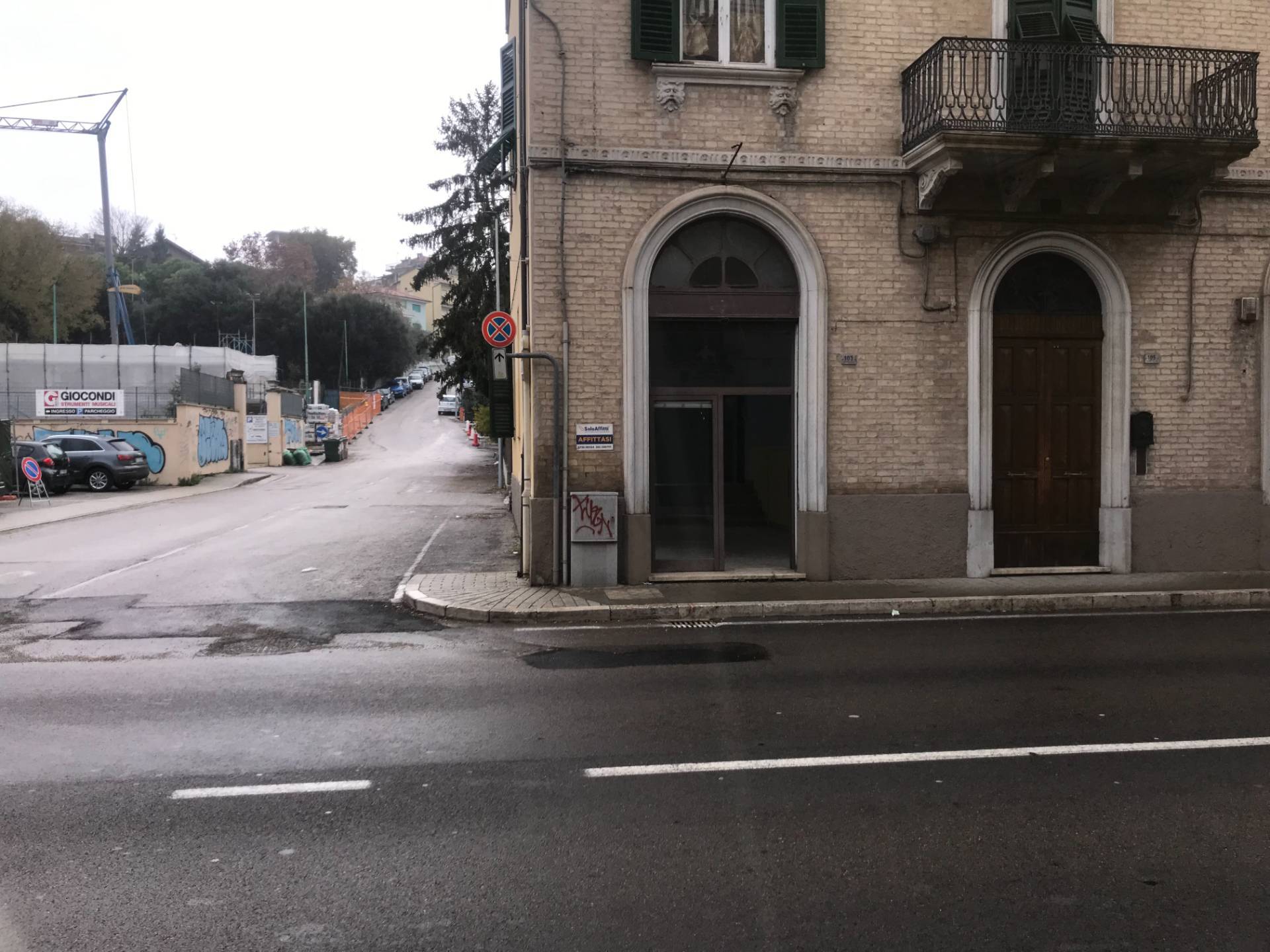 Locale commerciale in affitto a San Benedetto del Tronto