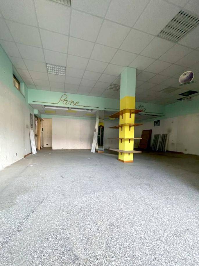 Locale commerciale in vendita a Castel di Lama, Piattoni