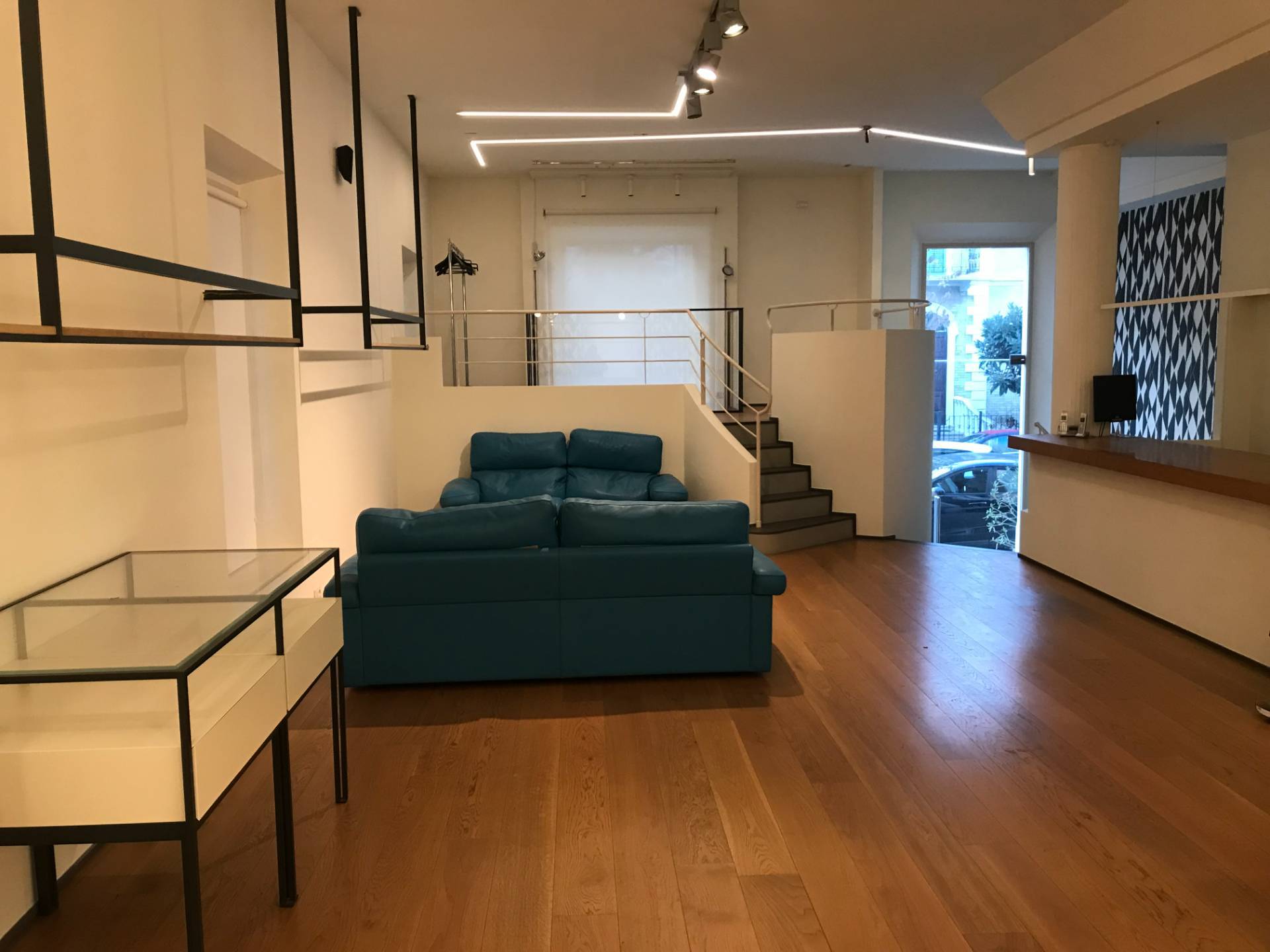 Locale commerciale in affitto a San Benedetto del Tronto, Centrale