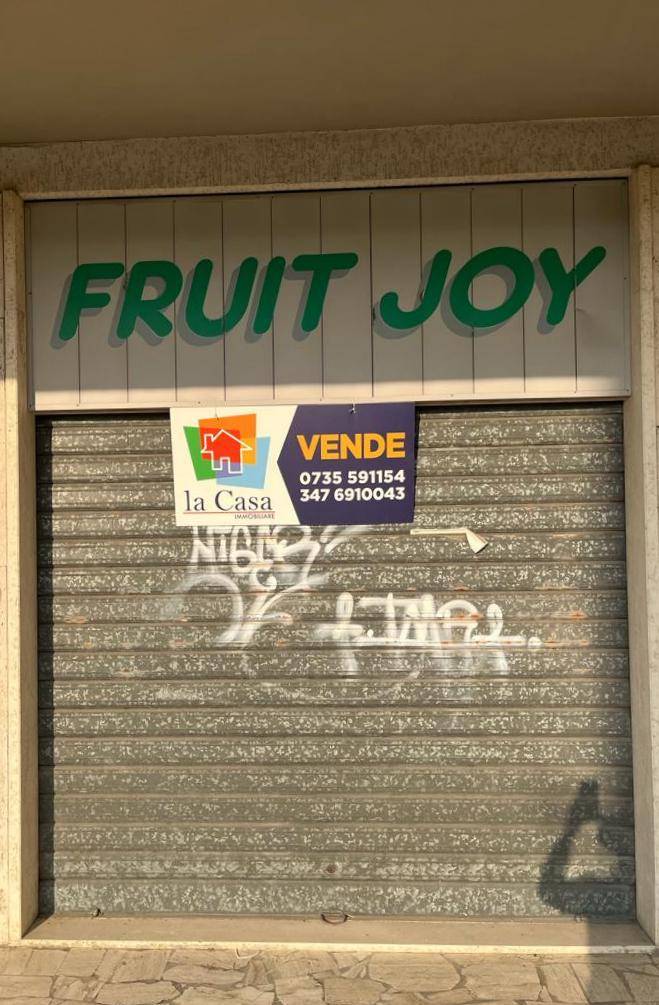 Locale commerciale in vendita a Castel di Lama, Piattoni