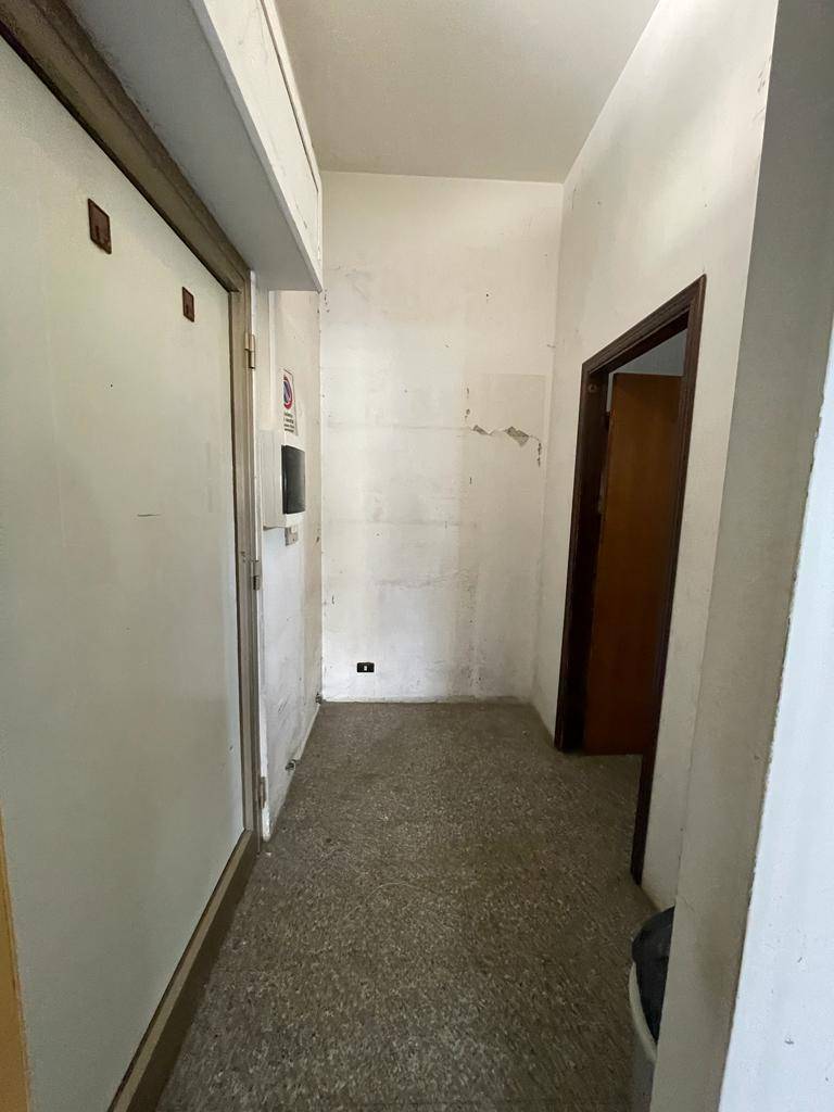 Locale commerciale in vendita a Castel di Lama, Piattoni