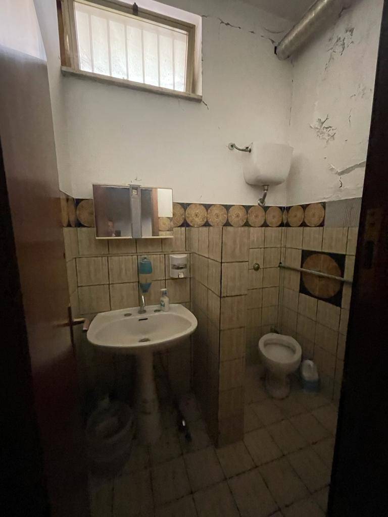 Locale commerciale in vendita a Castel di Lama, Piattoni