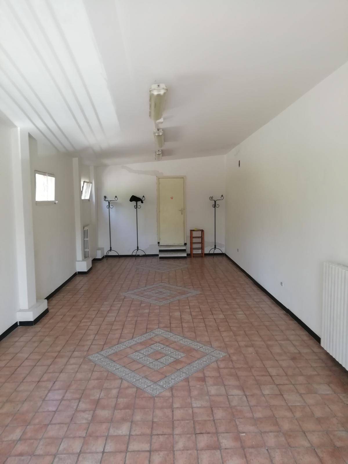 Locale commerciale in vendita a Castel di Lama, Castel di Lama Basso