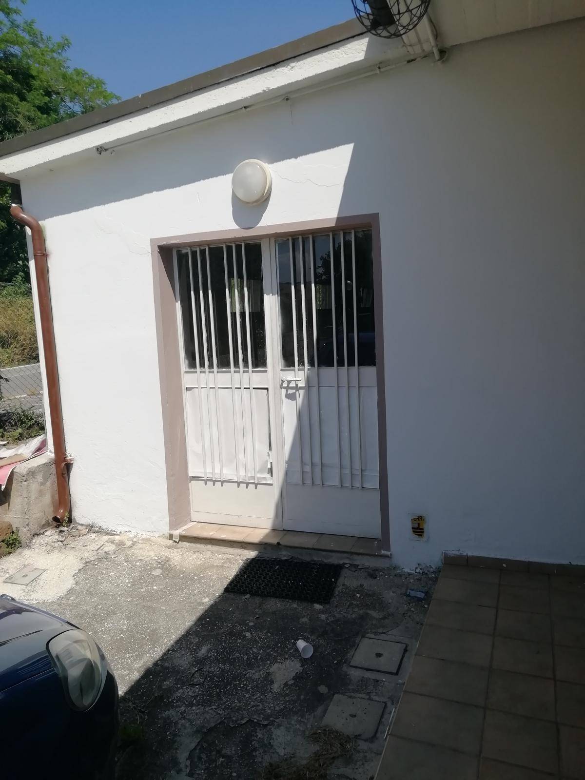 Locale commerciale in vendita a Castel di Lama, Castel di Lama Basso