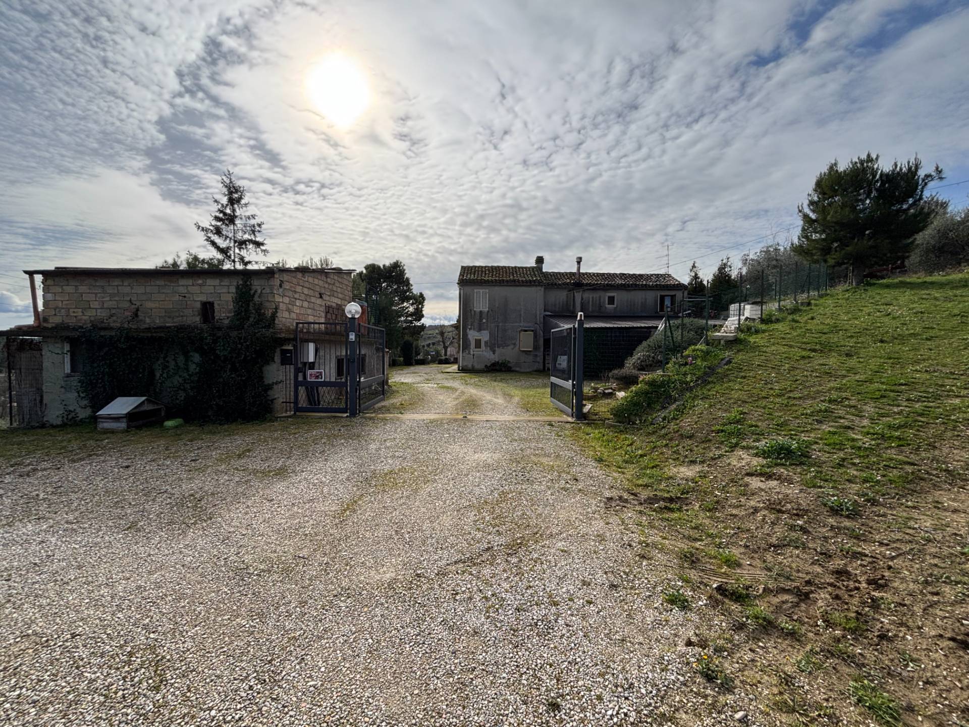 Casale colonico / Rustico in vendita a Offida