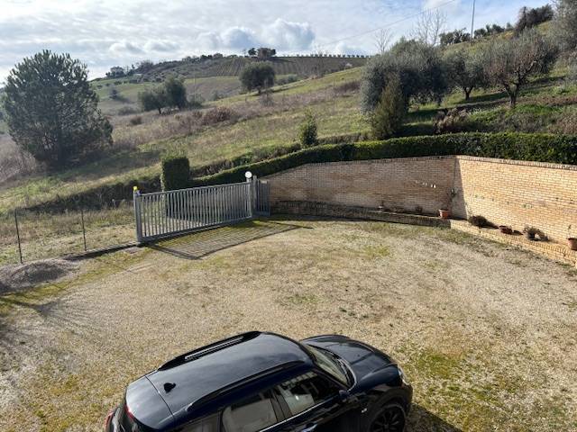 Casale colonico / Rustico in vendita a Offida