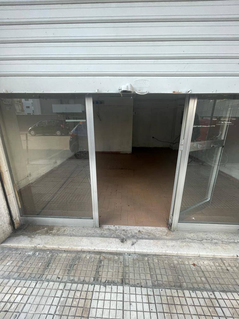 Locale commerciale in vendita a San Benedetto del Tronto, Centrale