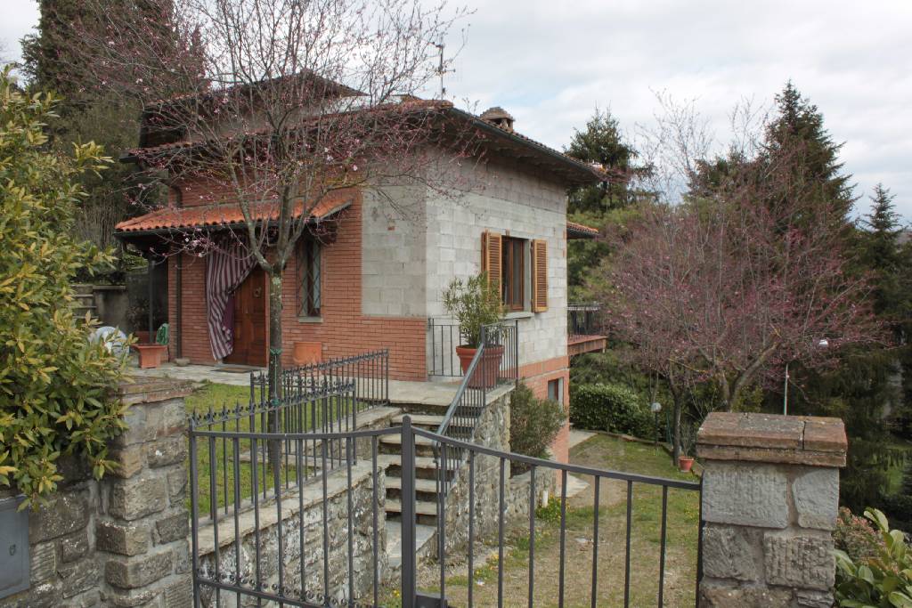 Casa indipendente con terrazzo a Talla