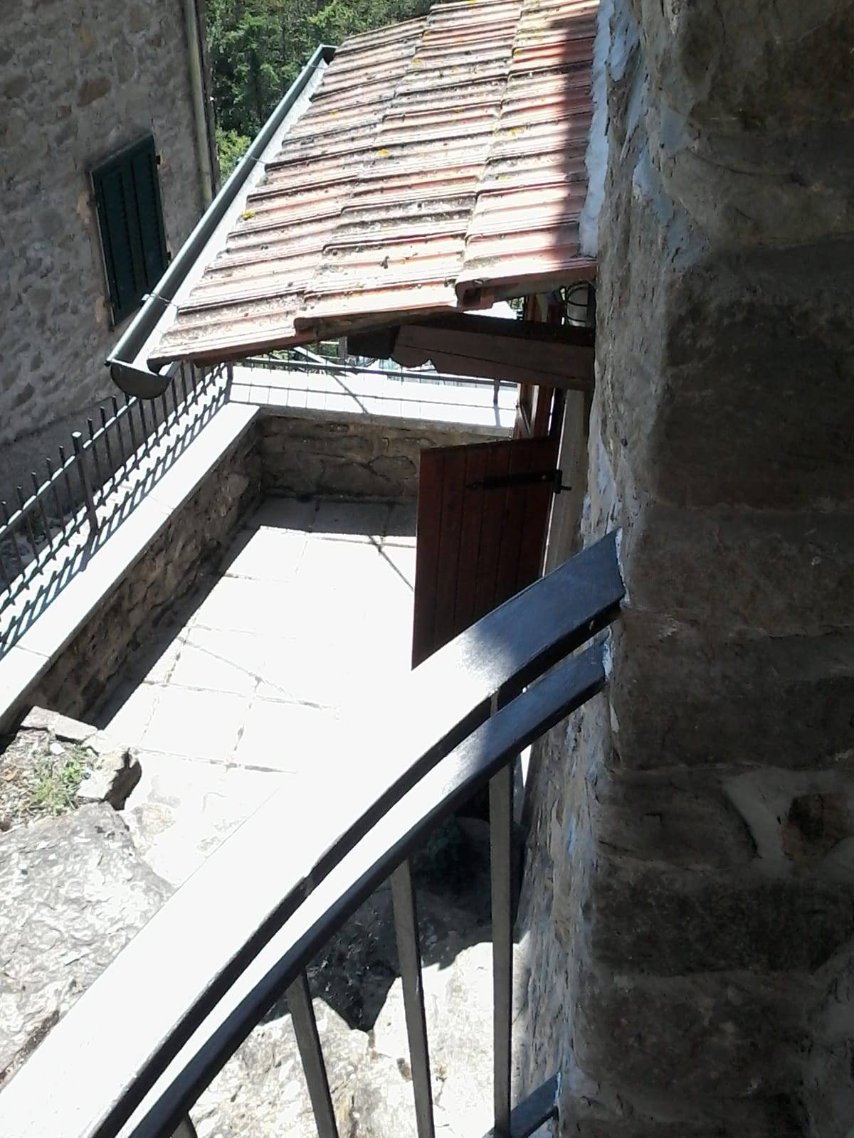 Appartamento indipendente in vendita a Ortignano Raggiolo, Raggiolo