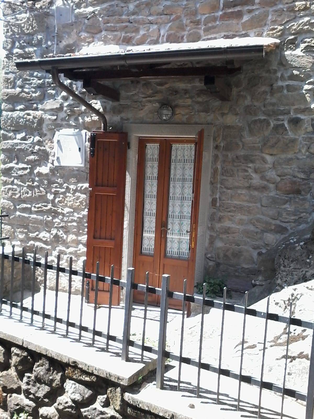 Appartamento indipendente in vendita a Ortignano Raggiolo, Raggiolo