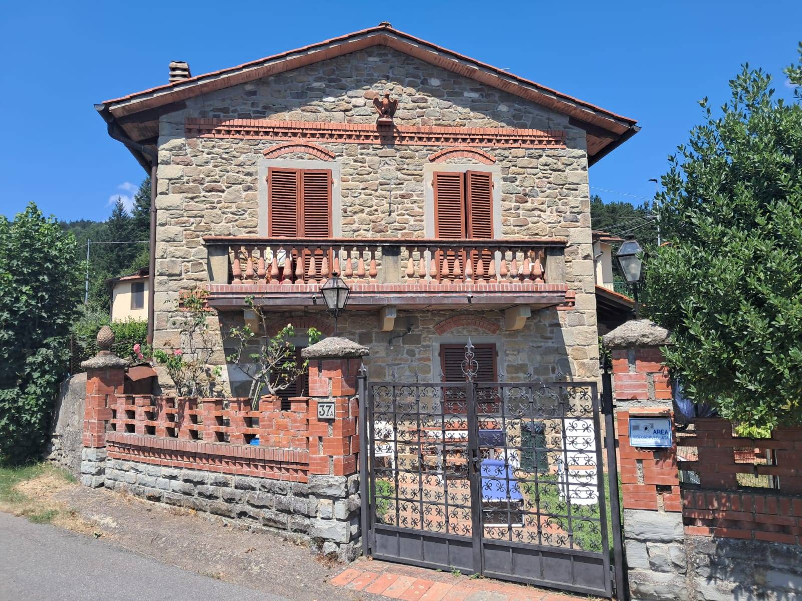 Casa indipendente con box a Castel San Niccol