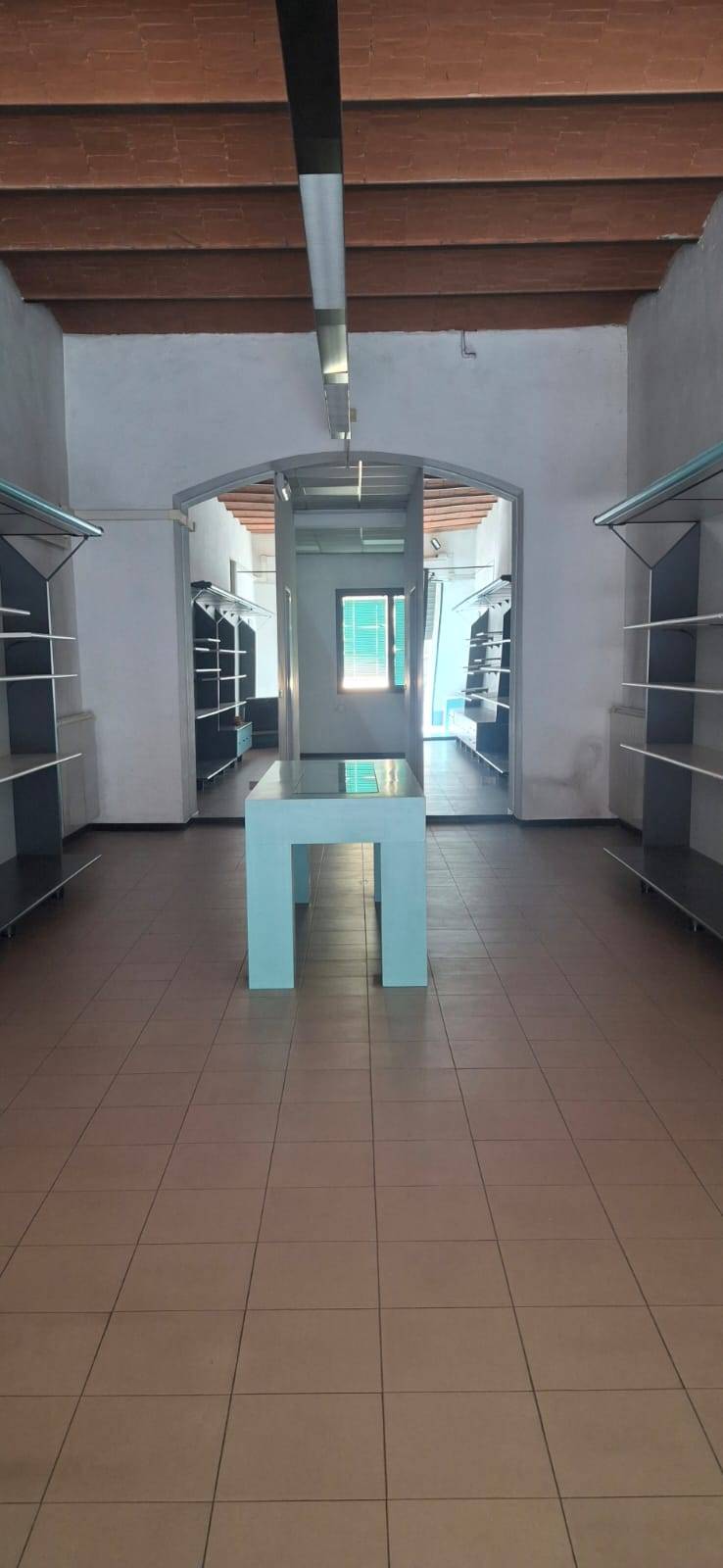 Locale commerciale in affitto a Bibbiena