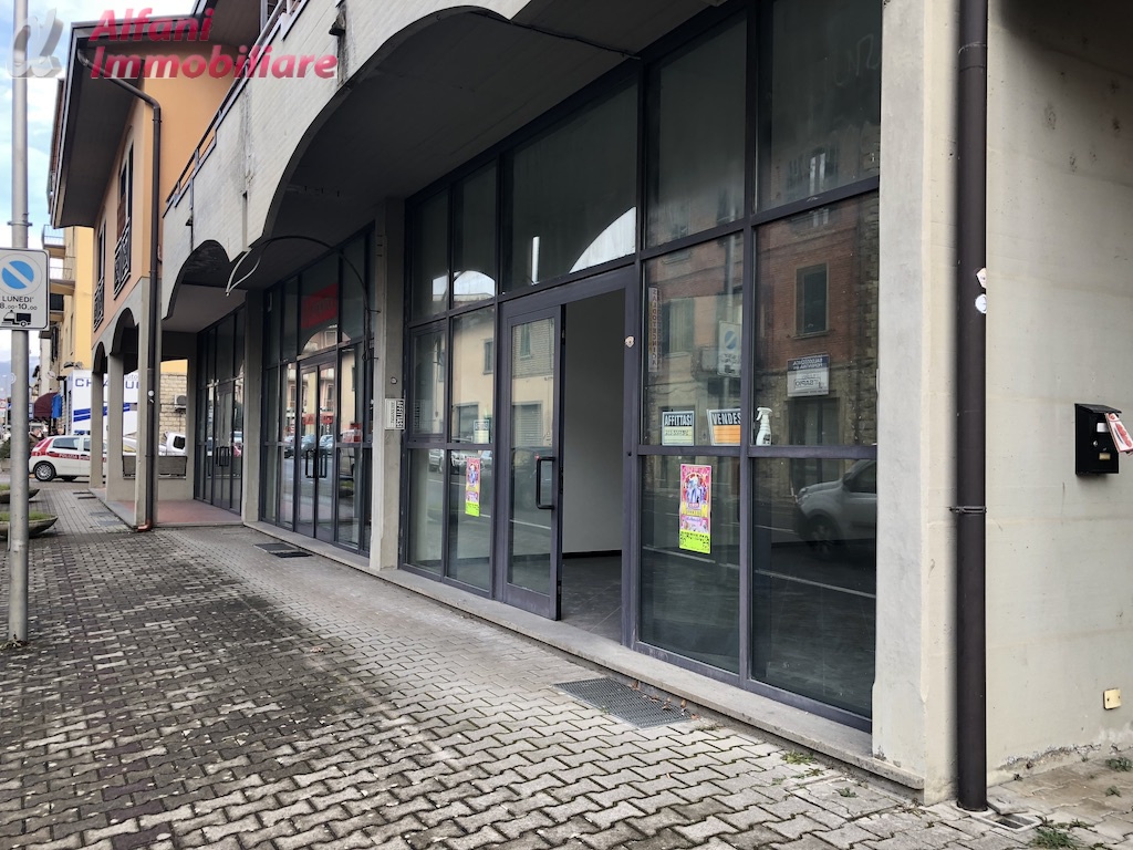 Locale commerciale in affitto a Bibbiena