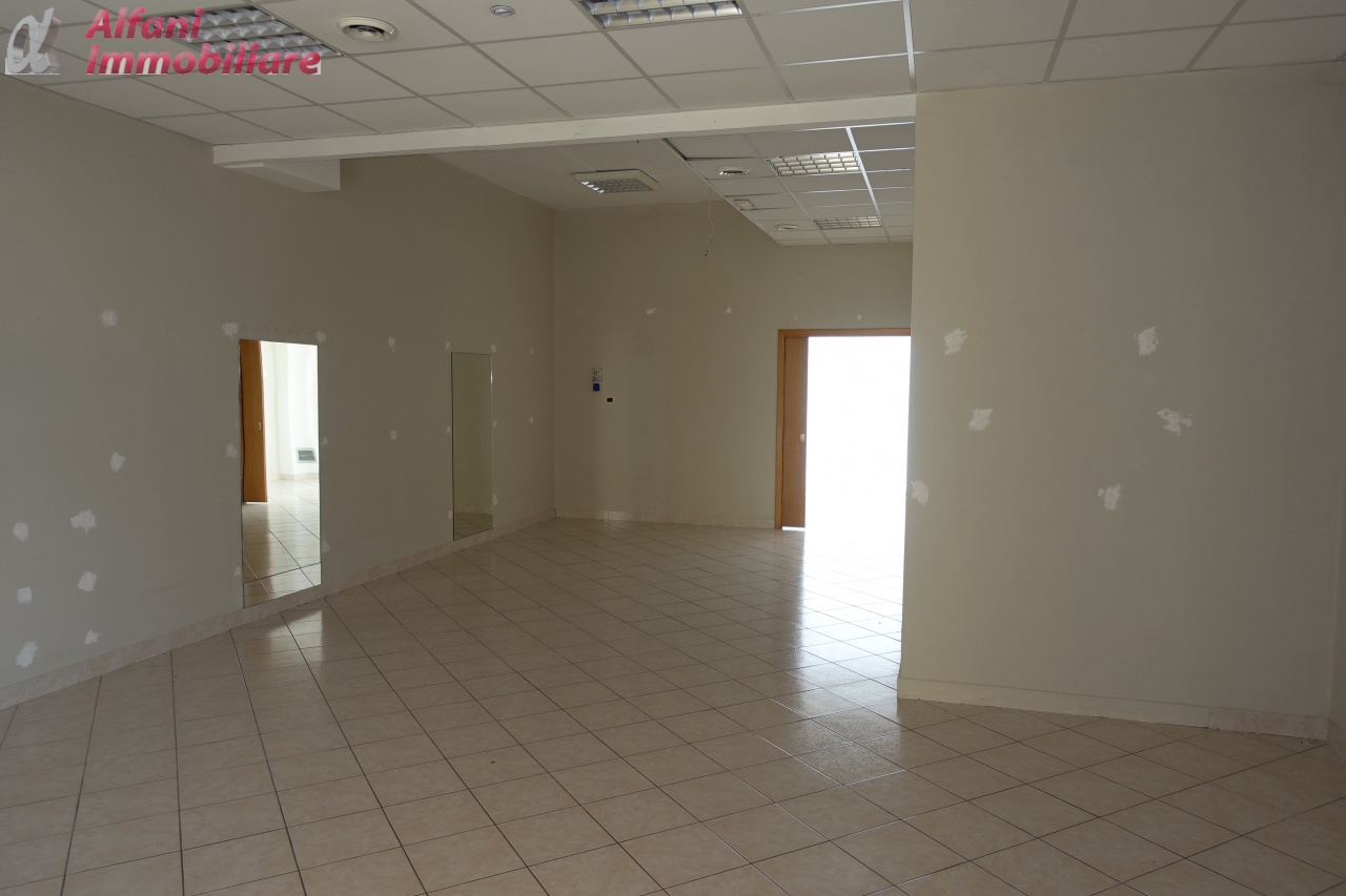 Locale commerciale in vendita a Bibbiena