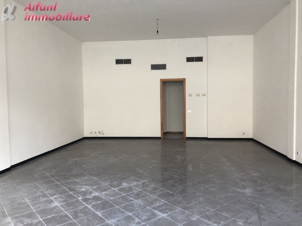 Locale commerciale in affitto a Bibbiena