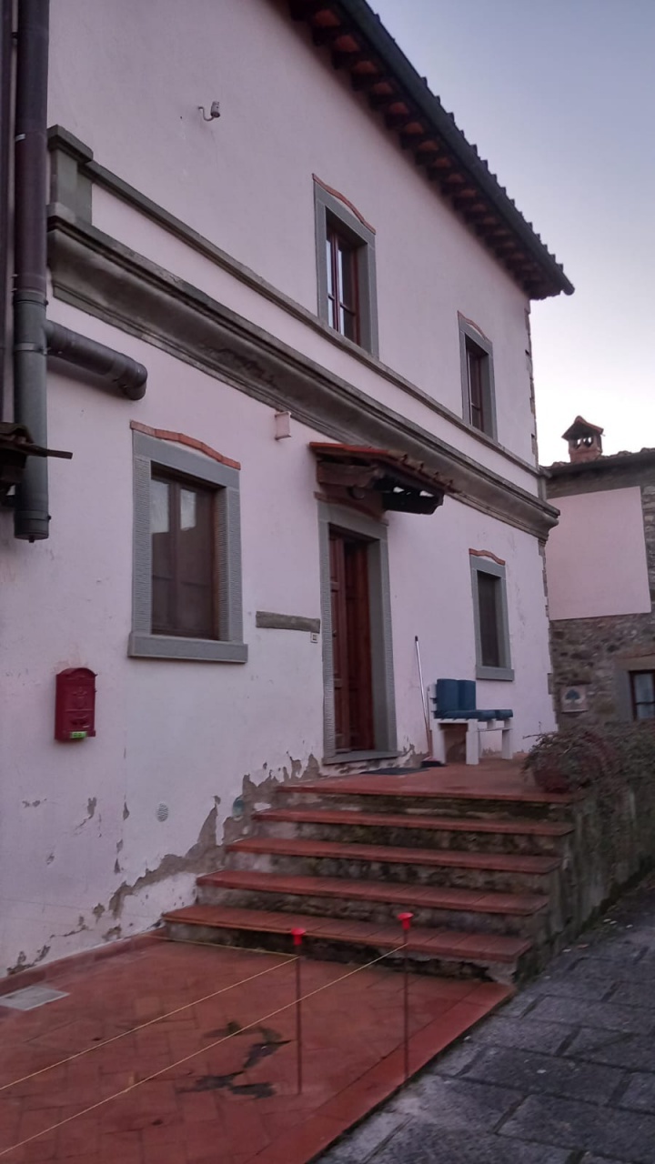 Appartamento indipendente in vendita a Ortignano Raggiolo