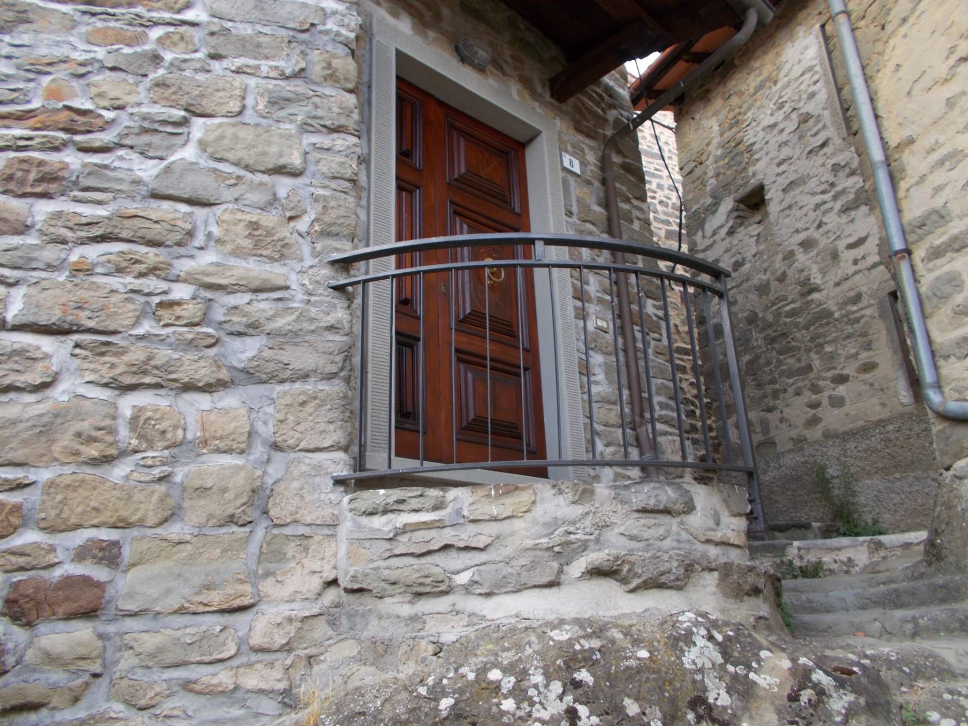 Appartamento indipendente in vendita a Ortignano Raggiolo, Raggiolo