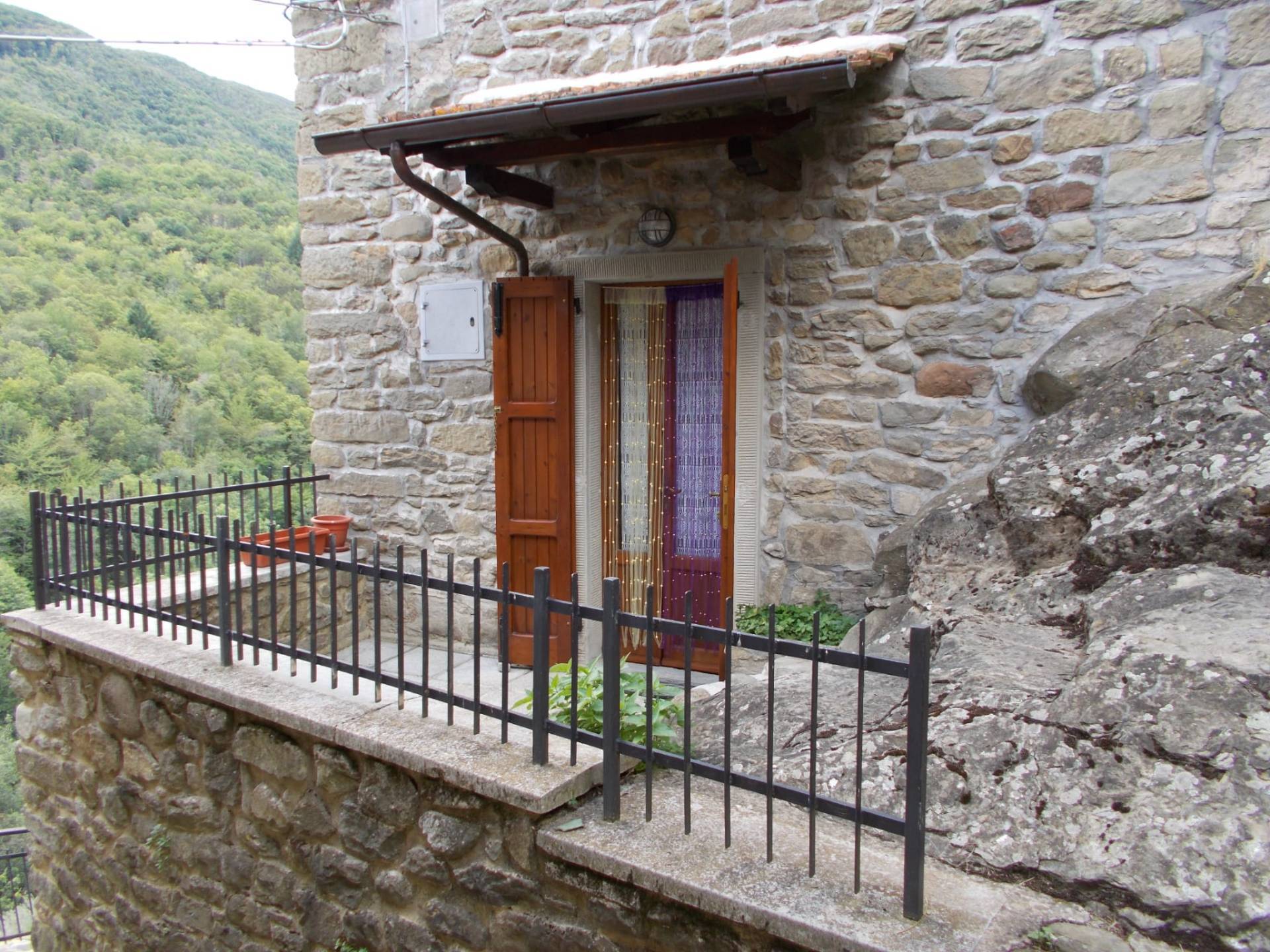 Appartamento indipendente in vendita a Ortignano Raggiolo, Raggiolo