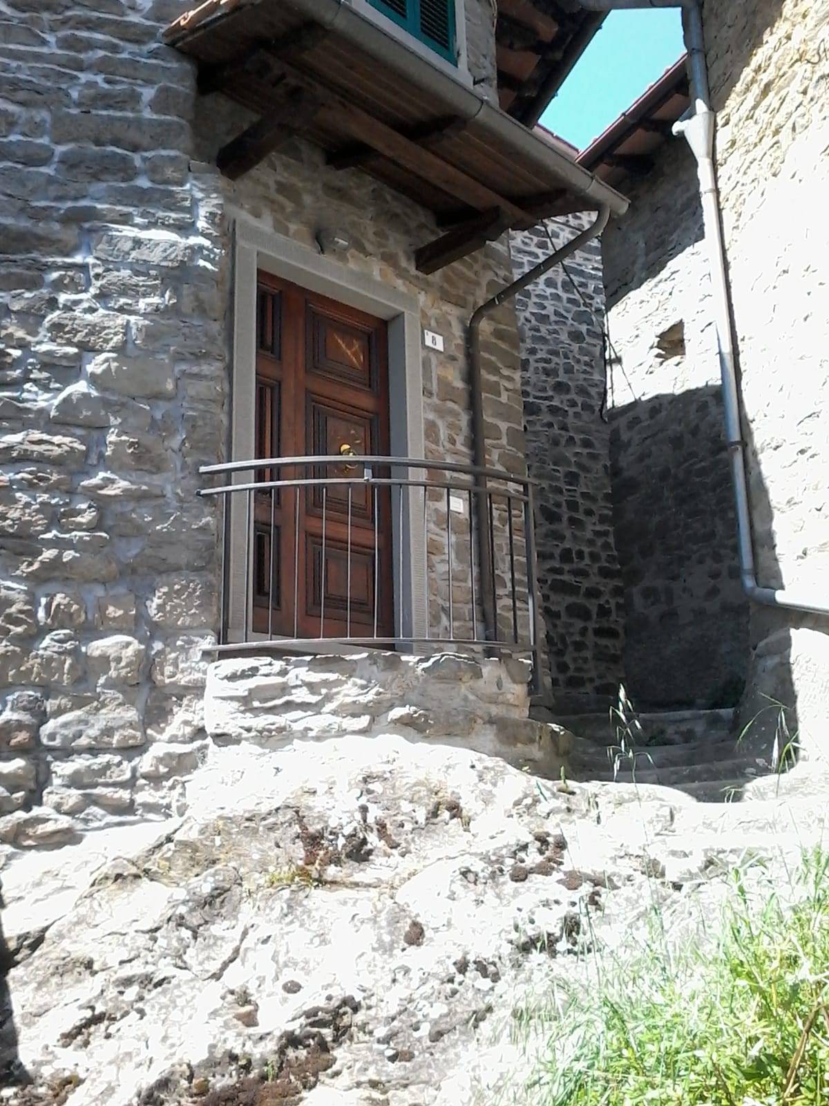 Appartamento indipendente in vendita a Ortignano Raggiolo, Raggiolo