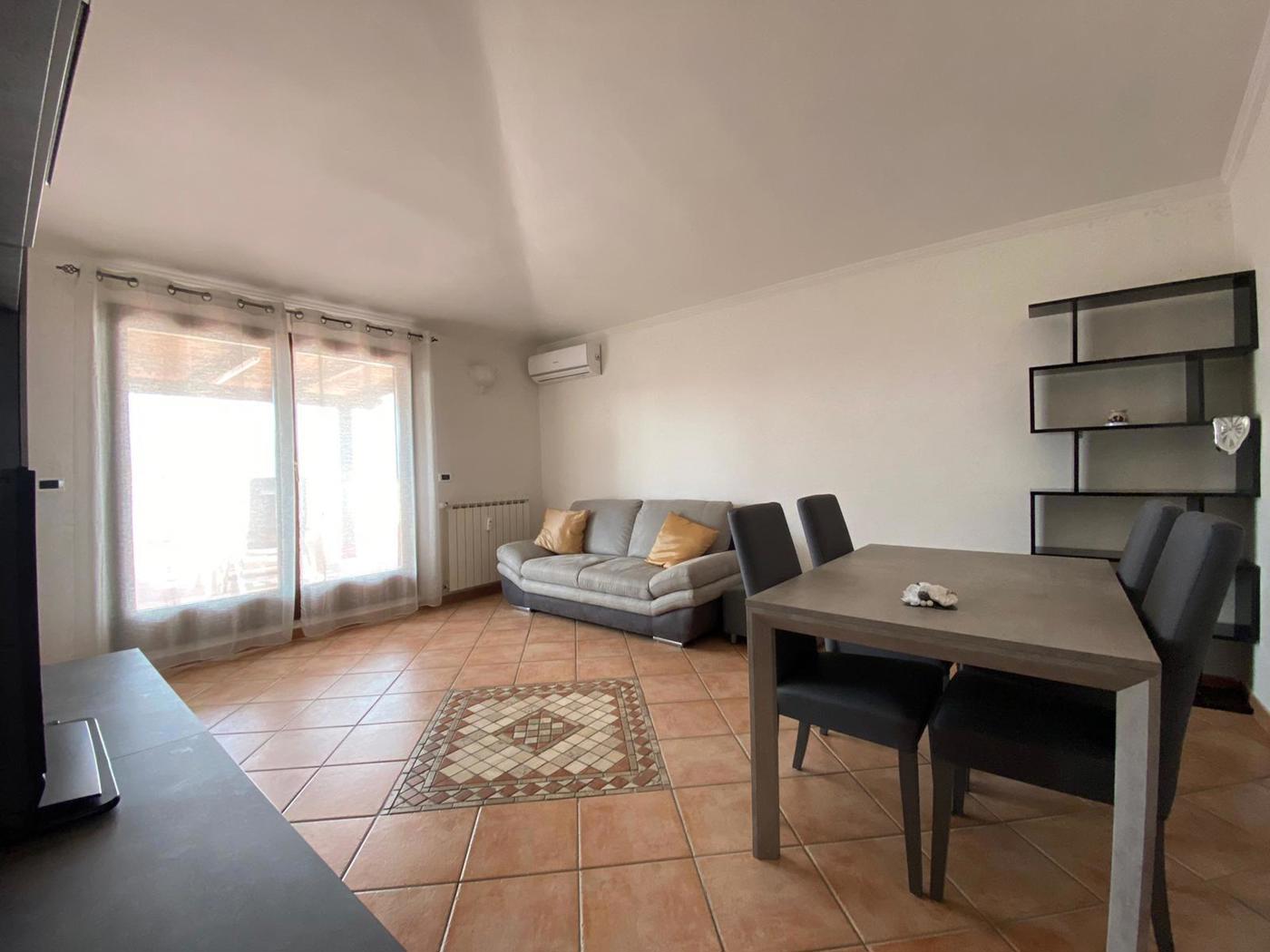 Attico arredato in affitto a Ciampino