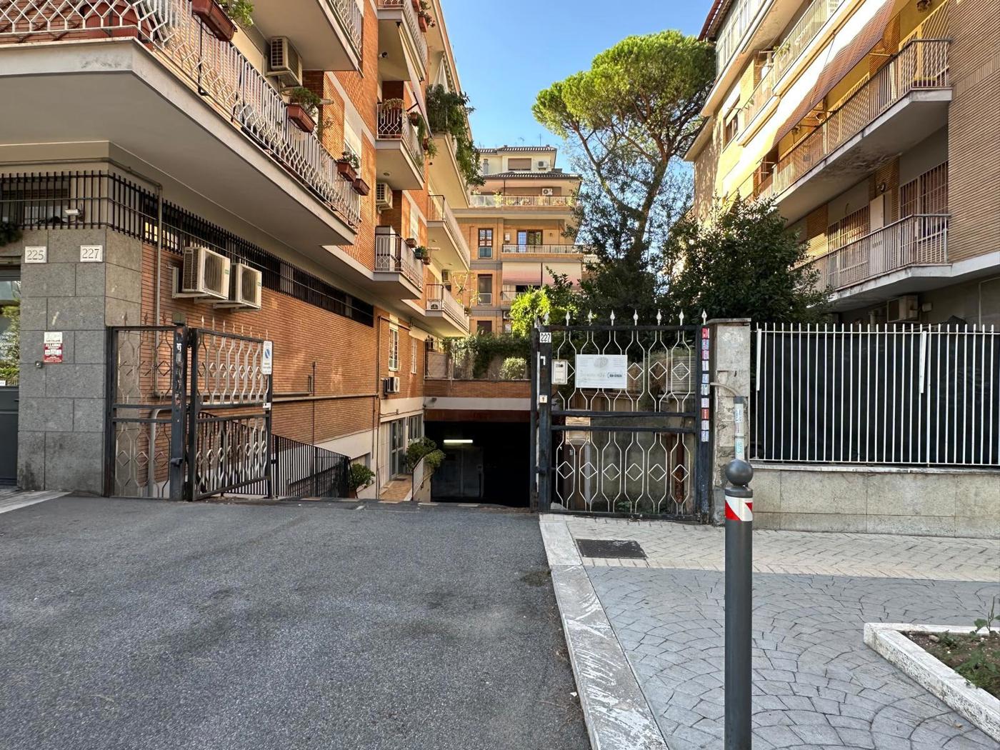 Box/Garage 45mq in affitto a Roma
