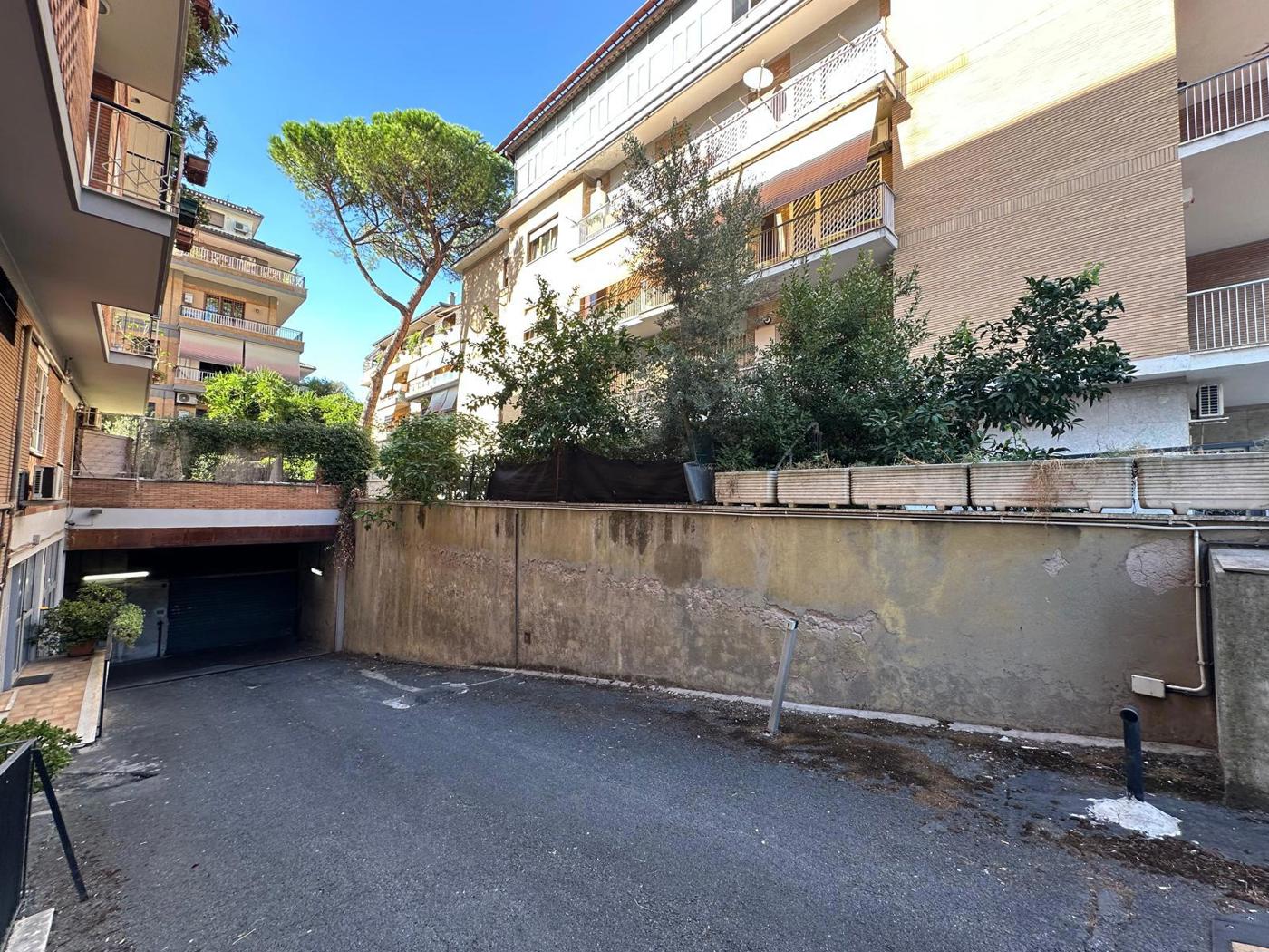 Box/Garage 45mq in affitto a Roma