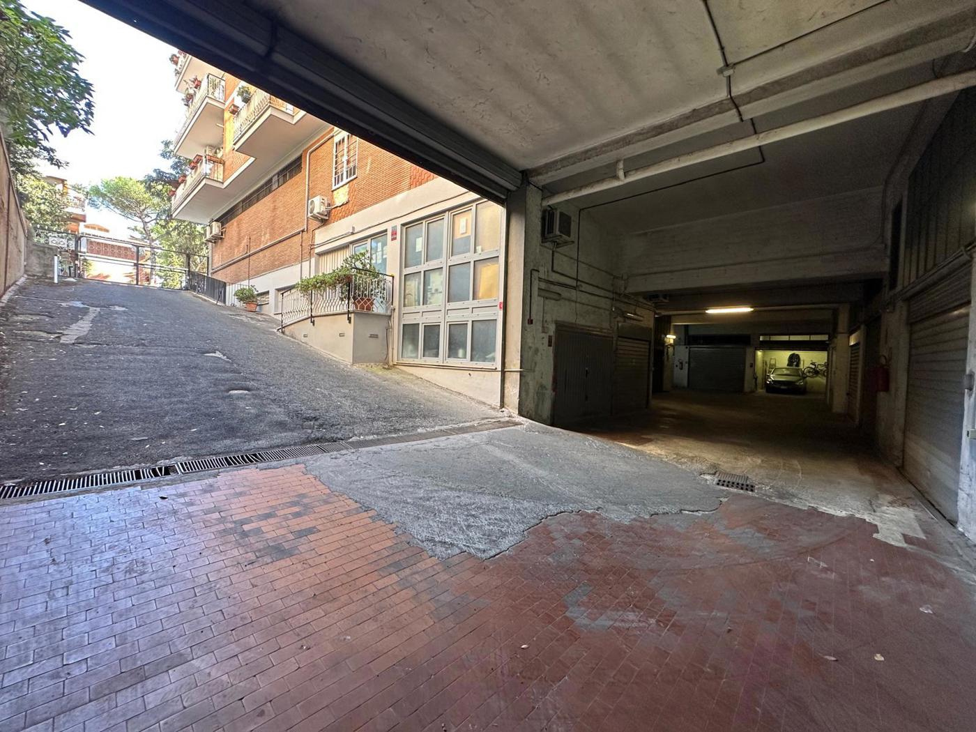 Box/Garage 45mq in affitto a Roma