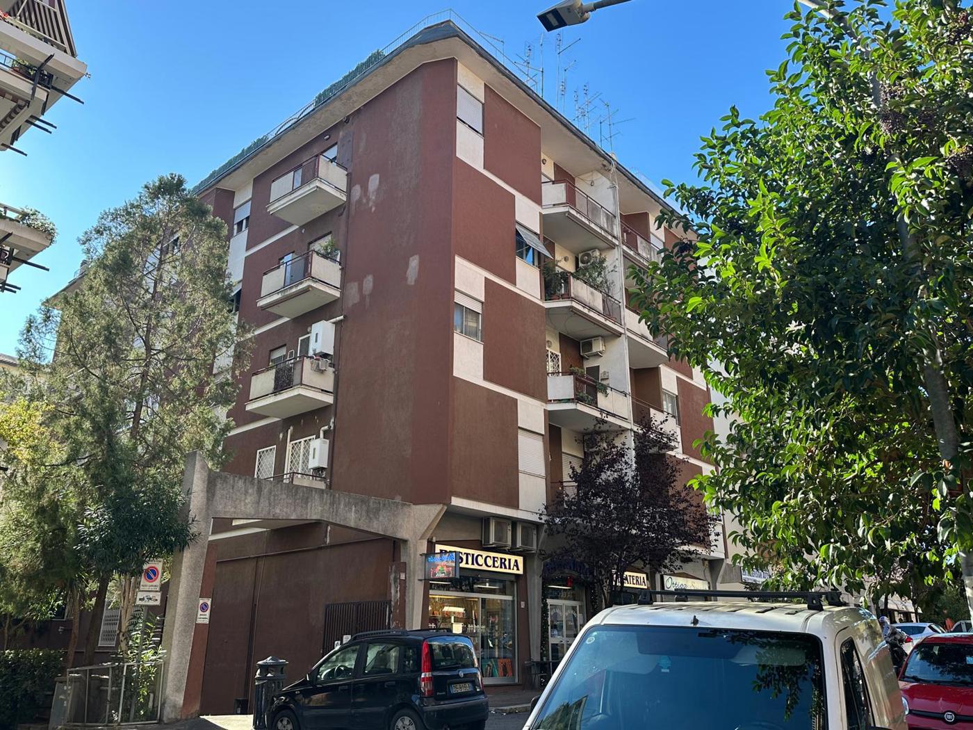 Quadrilocale da ristrutturare a Roma