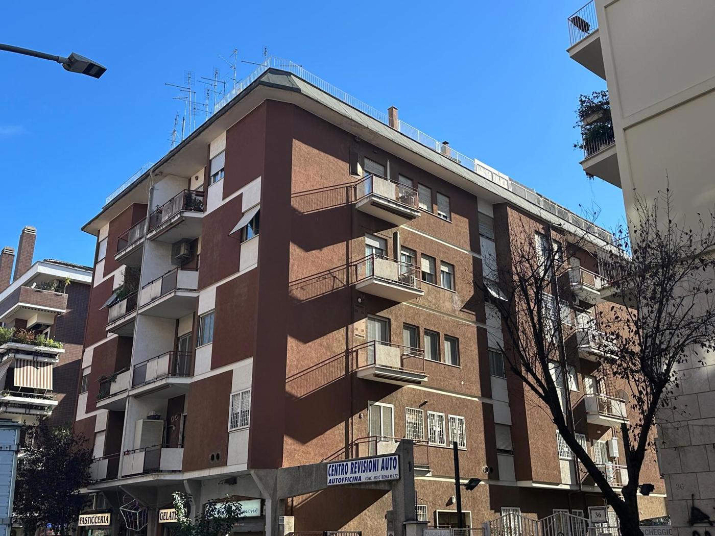 Quadrilocale da ristrutturare a Roma