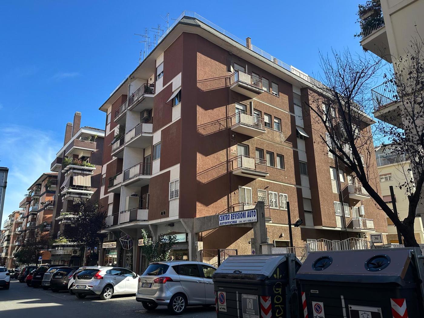 Quadrilocale da ristrutturare a Roma