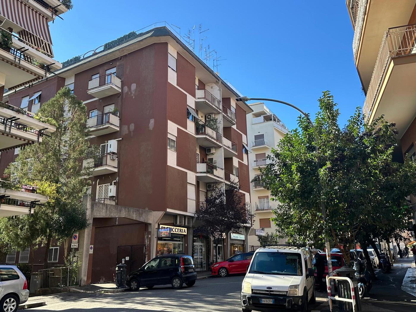 Quadrilocale da ristrutturare a Roma