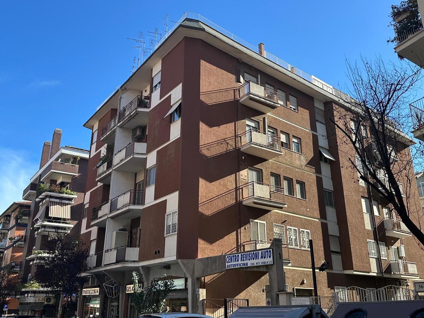 Quadrilocale da ristrutturare a Roma