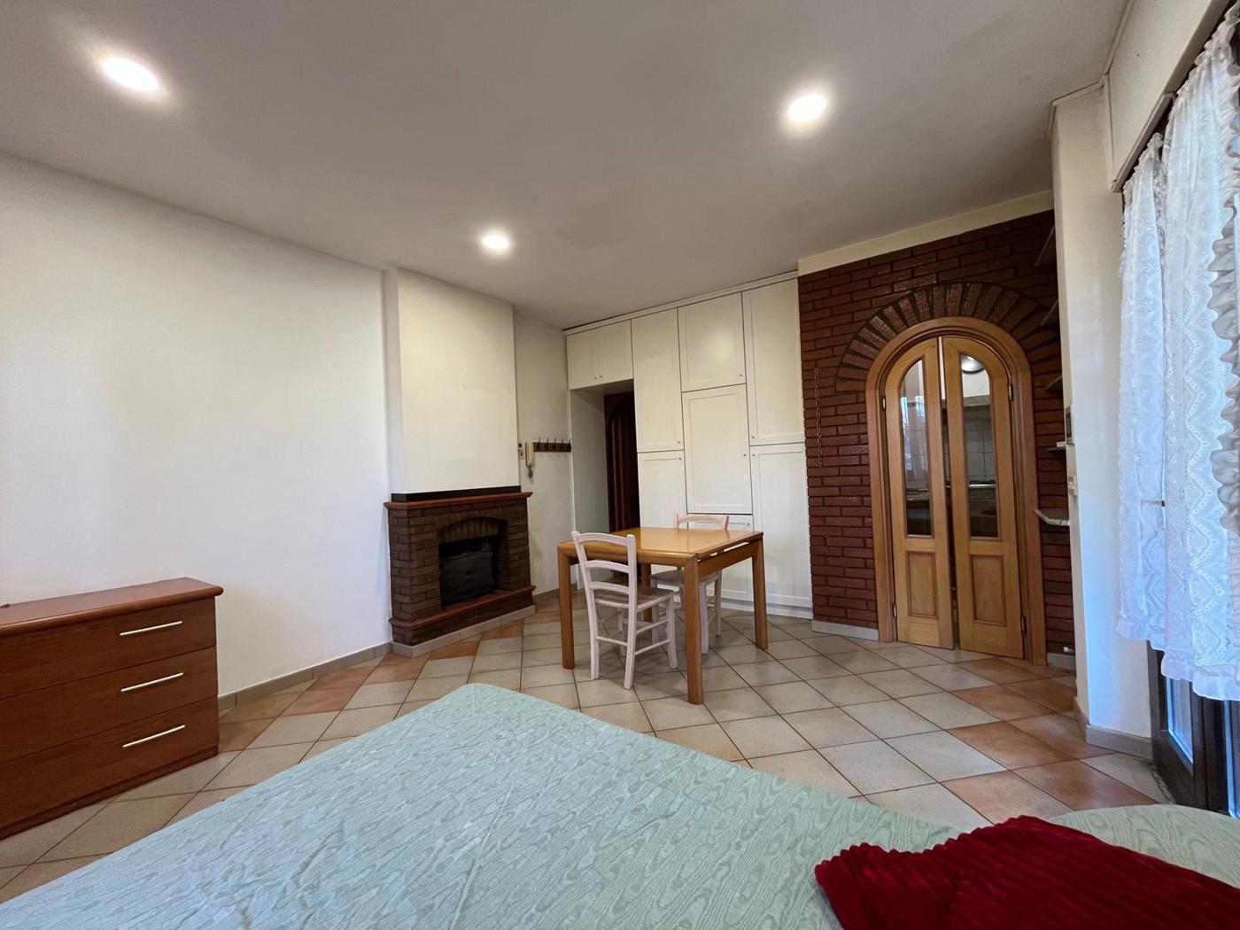 Monolocale arredato in affitto a Roma