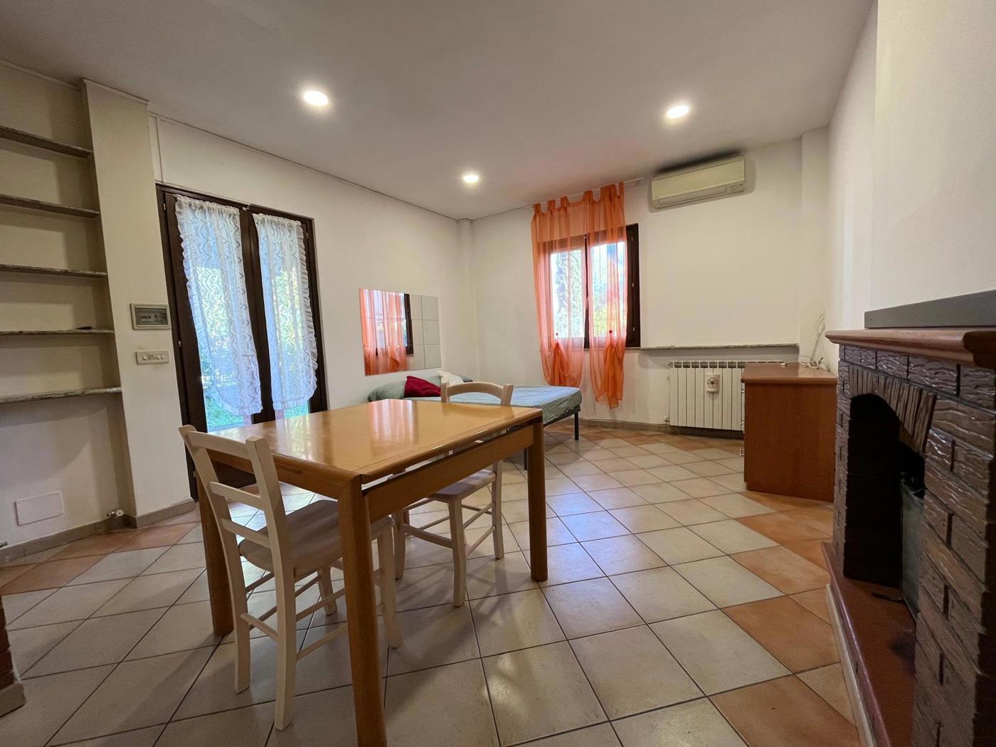 Monolocale arredato in affitto a Roma