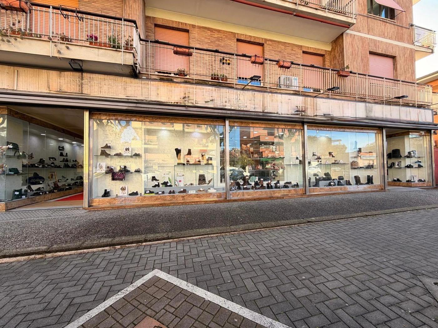 Negozio in affitto a Ciampino