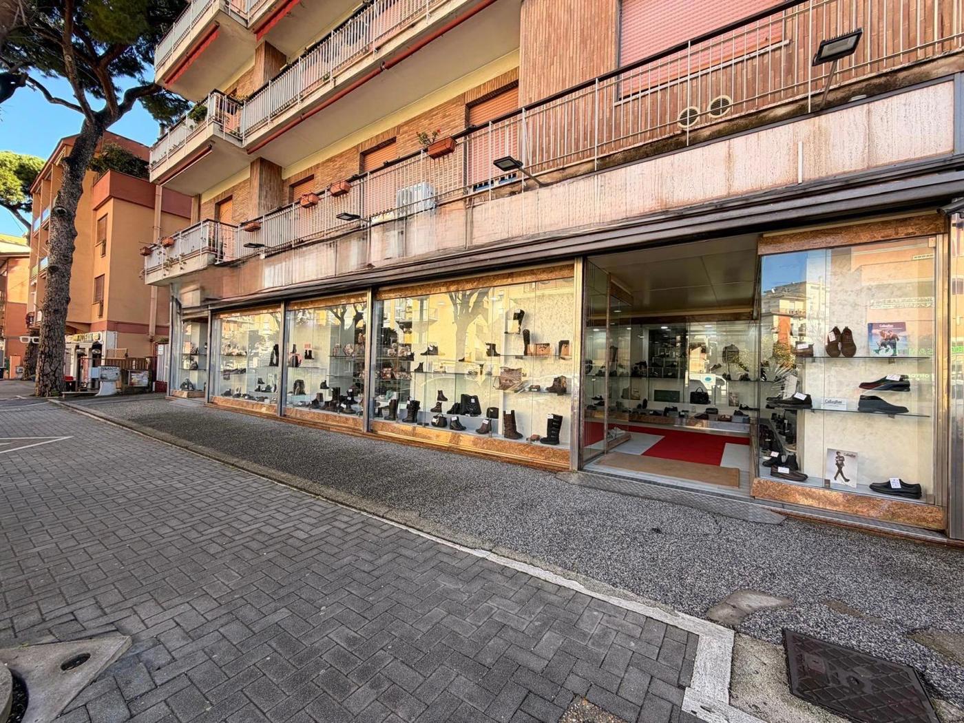 Negozio in affitto a Ciampino