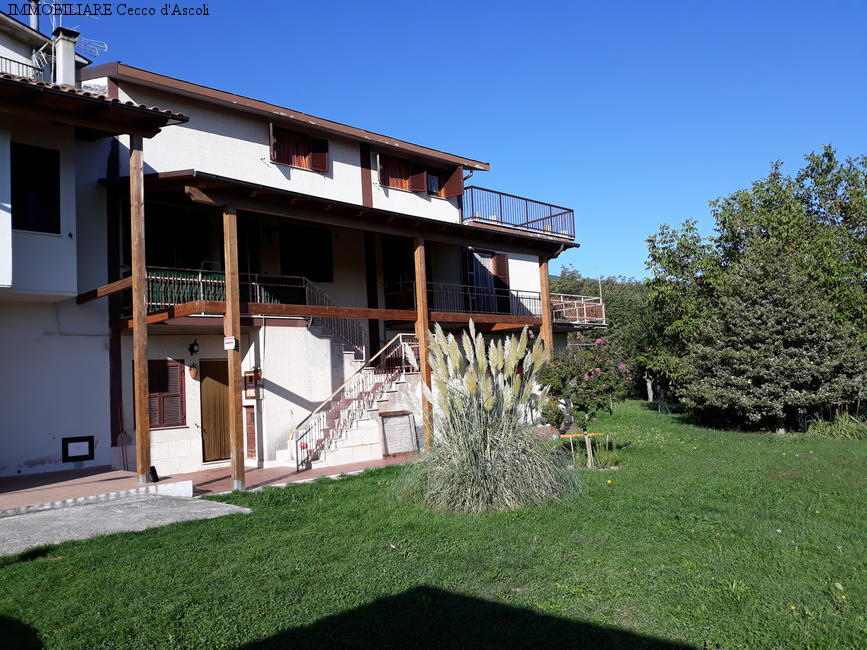 Casa cielo terra in vendita a Civitella del Tronto, Villa Lempa