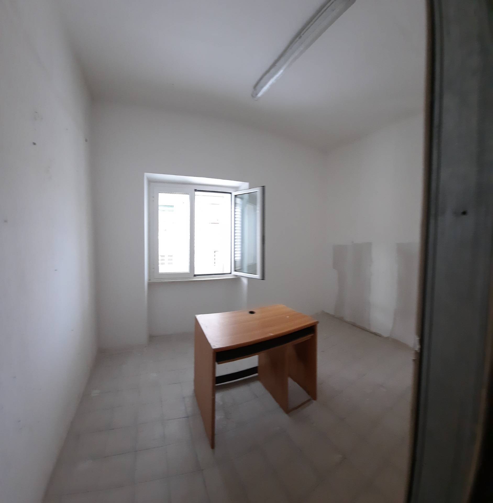 Locale commerciale in affitto a Castel di Lama, Castel di Lama Basso