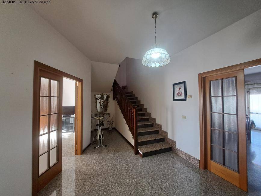 Appartamento con giardino in vendita a Castignano