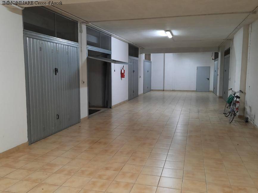 Rimessa in vendita a Ascoli Piceno, Porta Maggiore