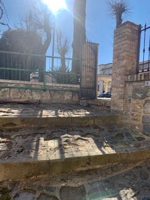 CASA CON GIARDINO in vendita a Roccafluvione