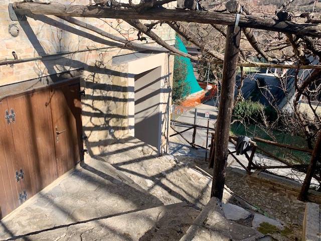 CASA CON GIARDINO in vendita a Roccafluvione