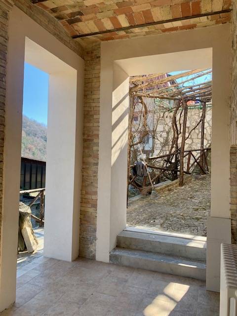 CASA CON GIARDINO in vendita a Roccafluvione