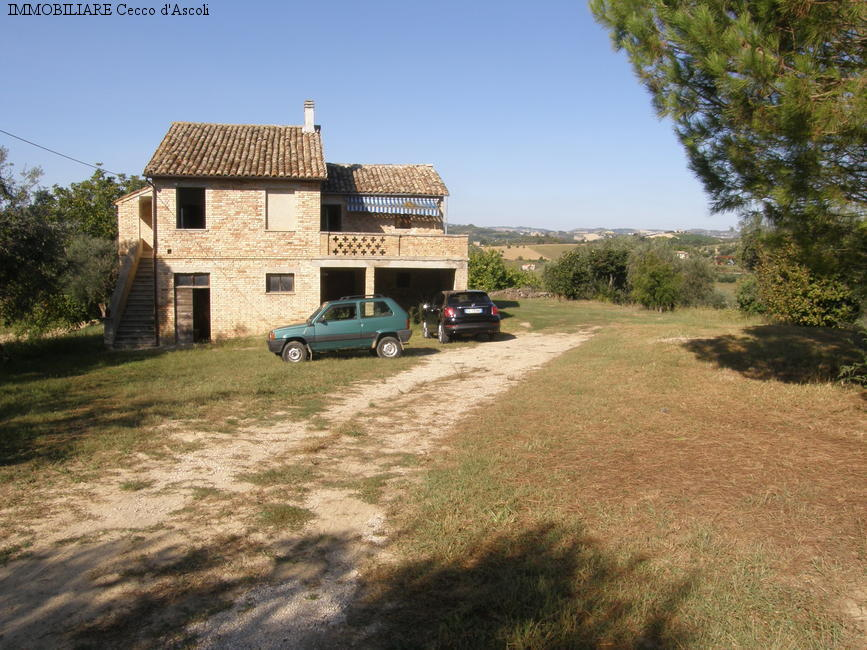 Casolare in vendita a Monsampolo del Tronto, Monsampolo