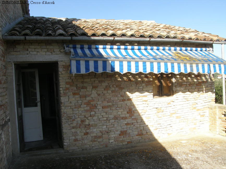 Casolare in vendita a Monsampolo del Tronto, Monsampolo