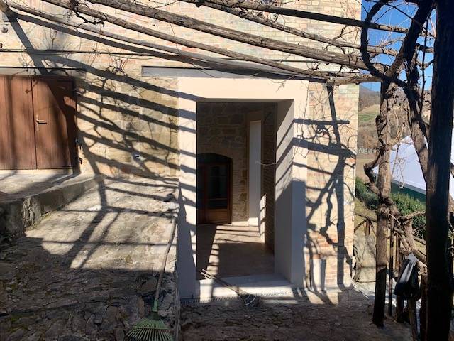 CASA CON GIARDINO in vendita a Roccafluvione